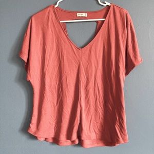 Gentle fawn peep hole back short sleeve top flowy